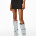 BONDED SEAM MINI SKIRT IN STRETCH KNIT