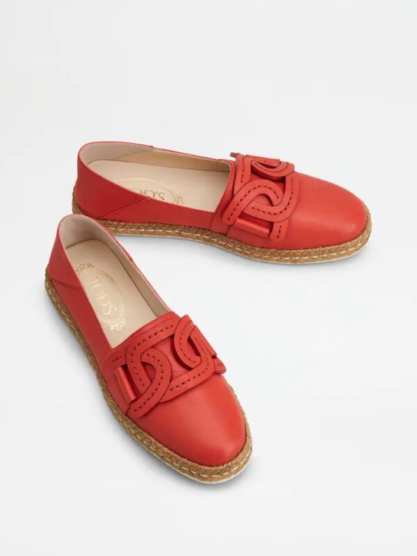 SLIP-ONS IN LEATHER