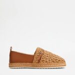 SLIP-ONS IN LEATHER AND RAFFIA