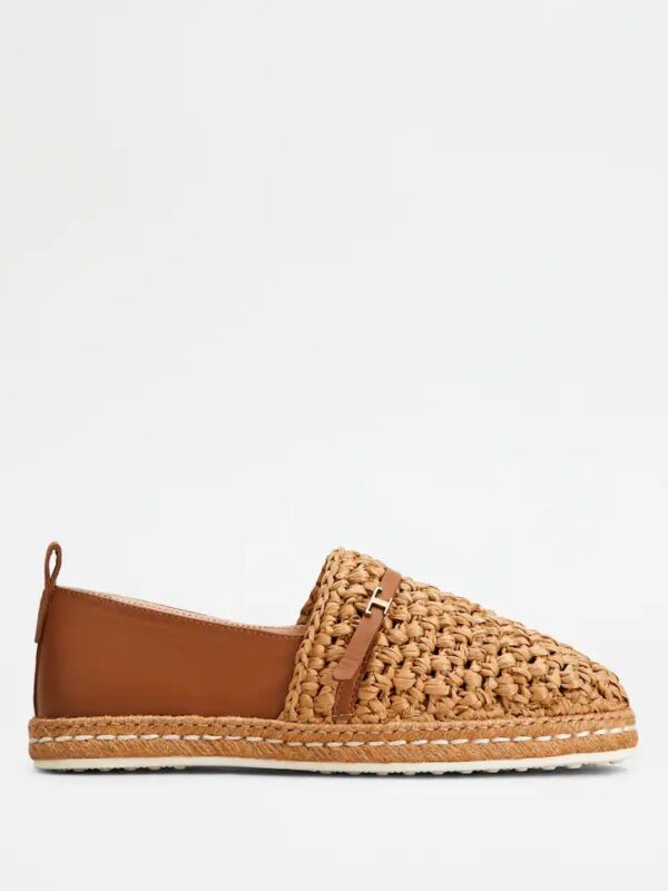SLIP-ONS IN LEATHER AND RAFFIA