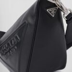 TRIANGLE LEATHER SHOULDER BAG