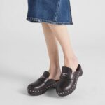 STUDDED LEATHER CLOGS
