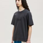 GARMENT DYE BOX LOGO TEE