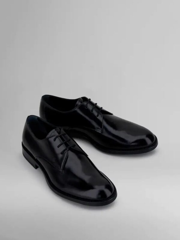 LACE-UPS IN LEATHER