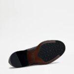 LACE-UPS IN LEATHER