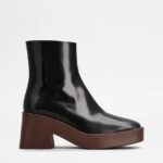 PLATFORM ANKLE BOOTS IN LEATHER - BLACK