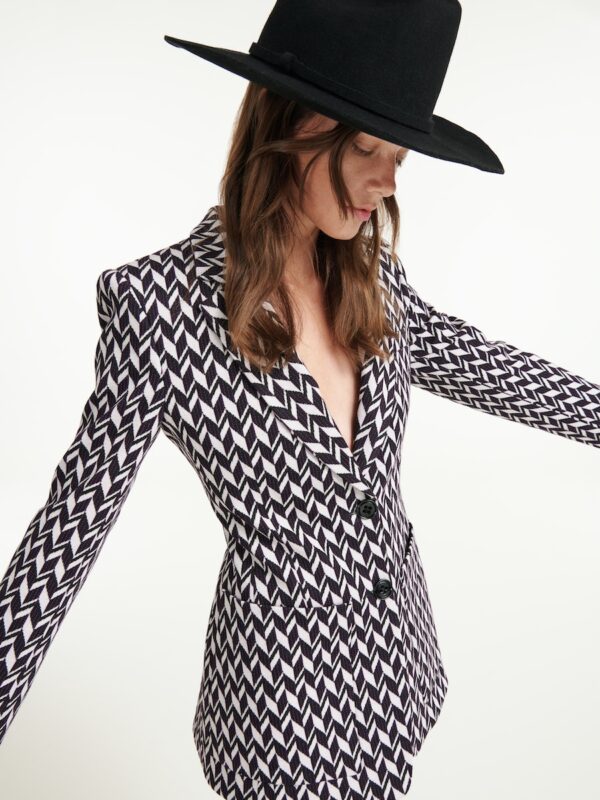 GRAPHIC STATEMENT JACKET