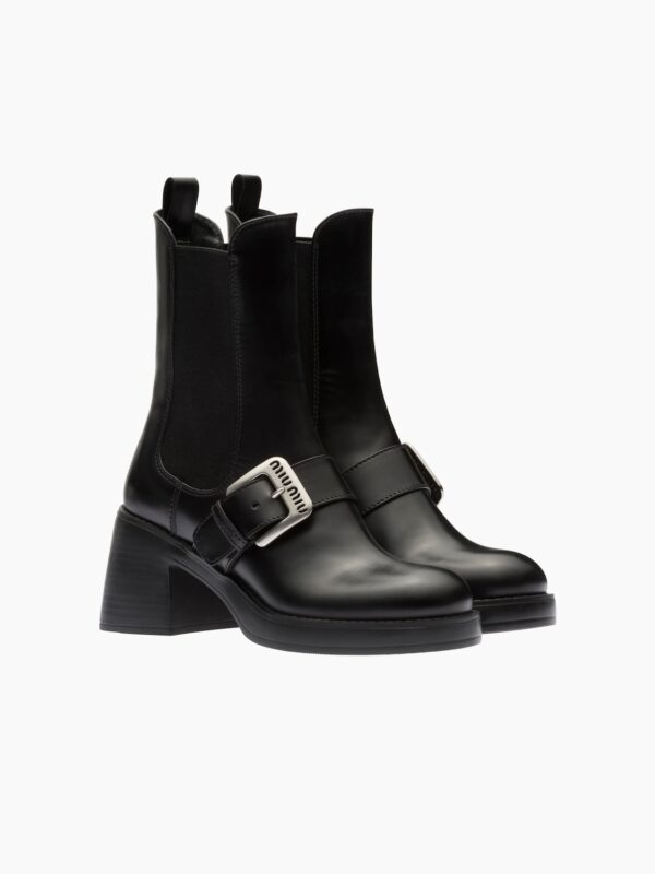 LEATHER BOOTIES WITH A BUCKLE