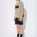 COLIN TEE | TAN FUZZY LOGO