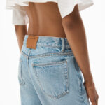 MID RISE STRAIGHT LEG JEANS
