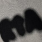 COLIN TEE | TAN FUZZY LOGO
