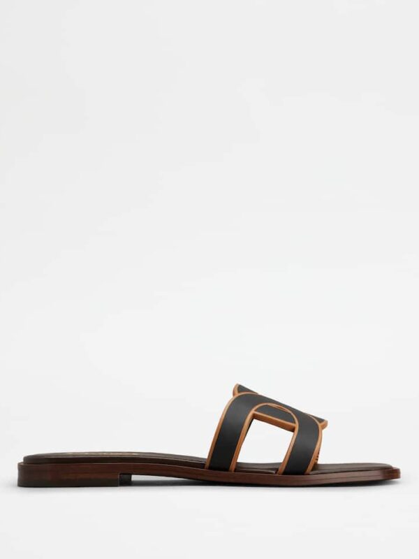 SANDALS IN LEATHER