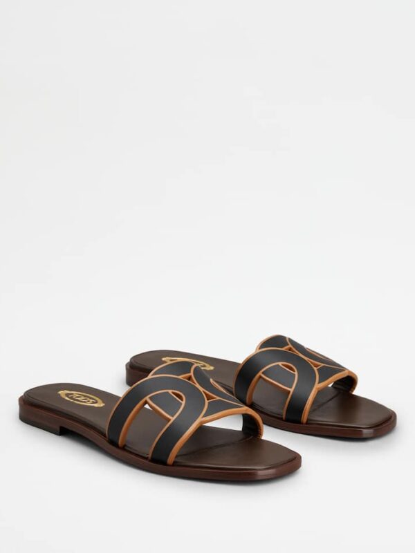 SANDALS IN LEATHER