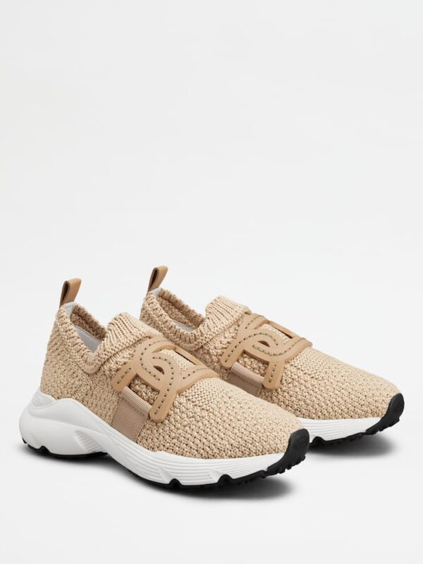 SLIP ON SNEAKERS