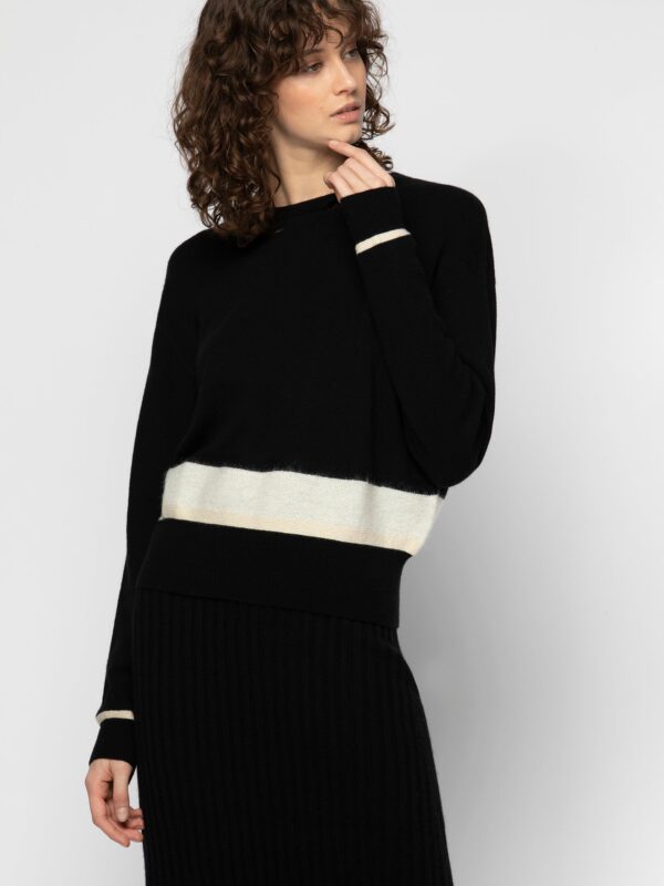 PLUMS SWEATER