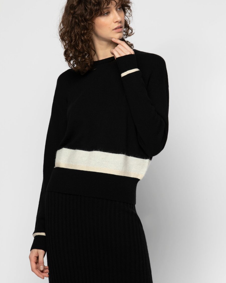 PLUMS SWEATER