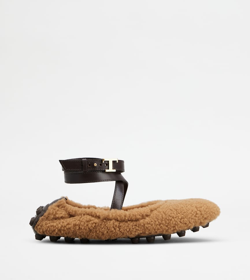 BALLERINA SHEEPSKIN WITH STRAP