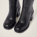 LEATHER BOOTIES