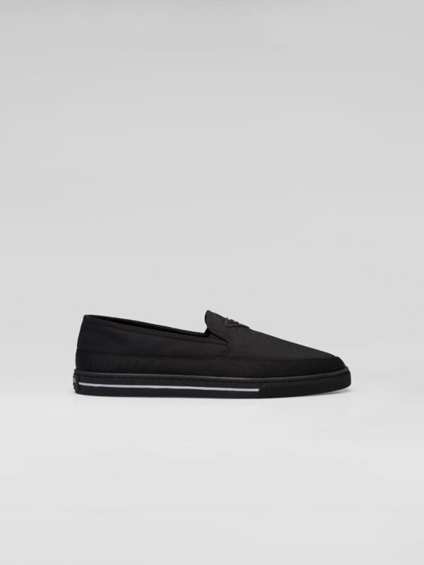 SLIP ON SNEAKERS