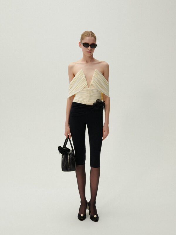 RUCHED WIRED V NECK TOP