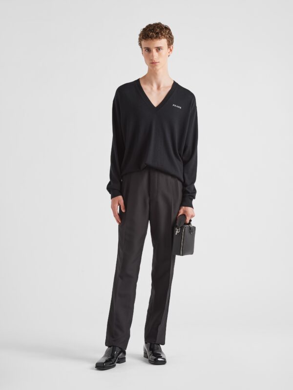 V NECK CASHMERE SWEATER