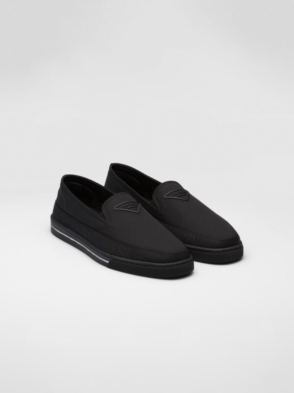 SLIP ON SNEAKERS