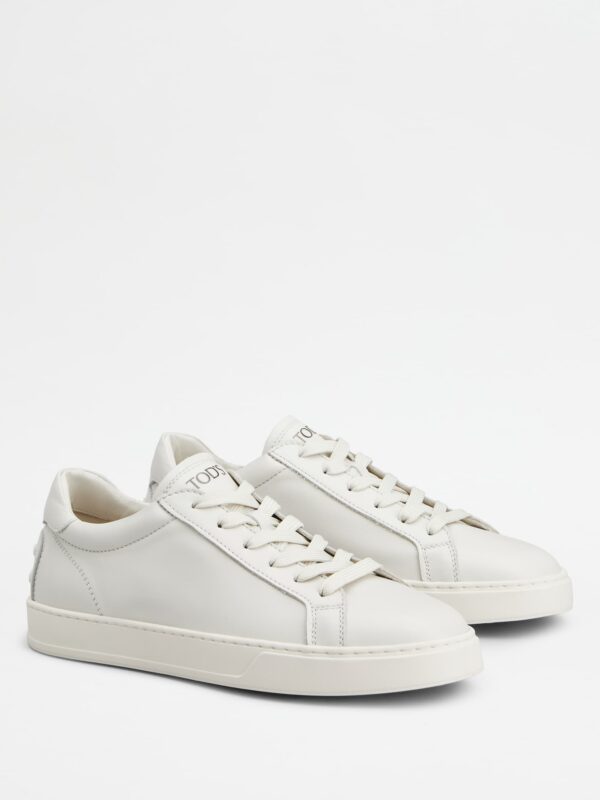 SNEAKERS IN LEATHER