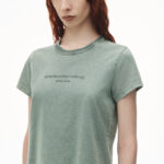 acid wash logo shrunken tee in cotton jersey