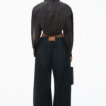 curved cropped shirt in cotton twill
