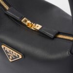 MEDIUM LEATHER HANDBAG
