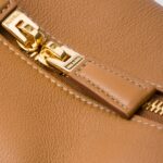 MEDIUM LEATHER HANDBAG