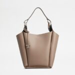 BUCKET BAG IN LEATHER