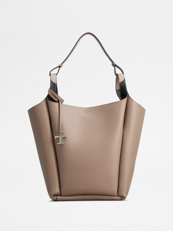 BUCKET BAG IN LEATHER
