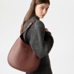 HOBO SHOULDER BAG IN LEATHER