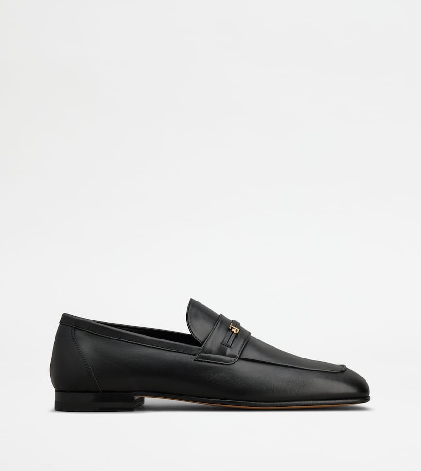 LOAFERS IN LEATHER