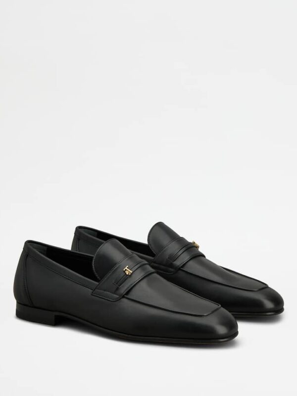 LOAFERS IN LEATHER