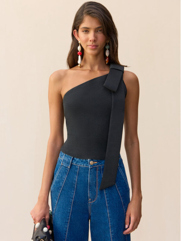 NOMI KNITTED TOP