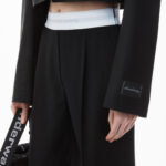 LOGO BAND PLEATED PANTS