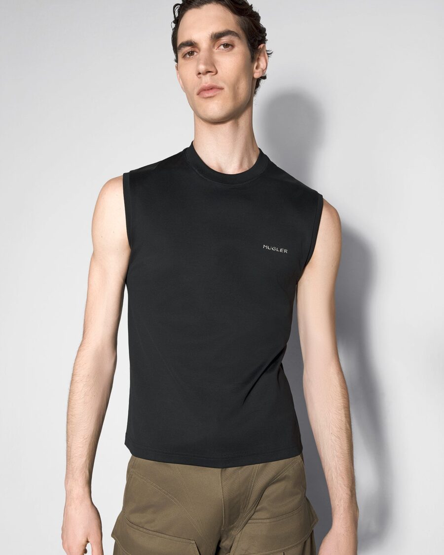 SIGNATURE SLEEVELESS TOP