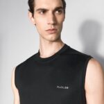 SIGNATURE SLEEVELESS TOP