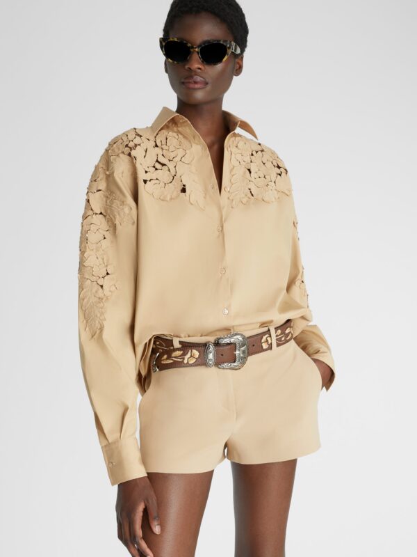 POPLIN SHIRT WITH FLORAL APPLIQUÉ