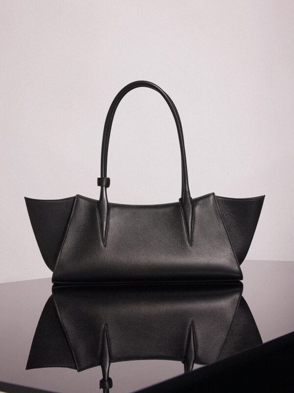 GRAINY LEATHER SHOULDER BAG