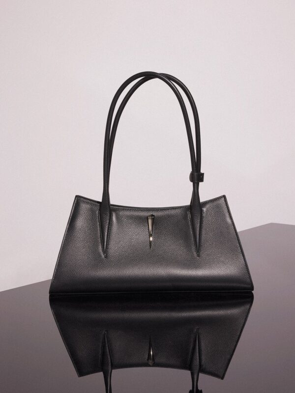 GRAINY LEATHER SHOULDER BAG