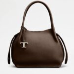 MEDIUM BUCKET BAG IN LEATHER