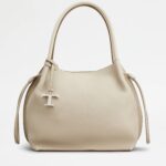 MEDIUM BUCKET BAG IN LEATHER