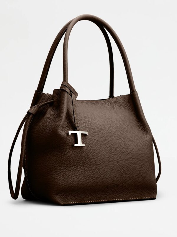 MEDIUM BUCKET BAG IN LEATHER