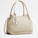 MEDIUM BUCKET BAG IN LEATHER