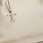 MEDIUM BUCKET BAG IN LEATHER