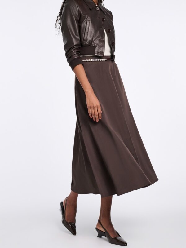 SLEEK STATEMENT LEATHER JACKET