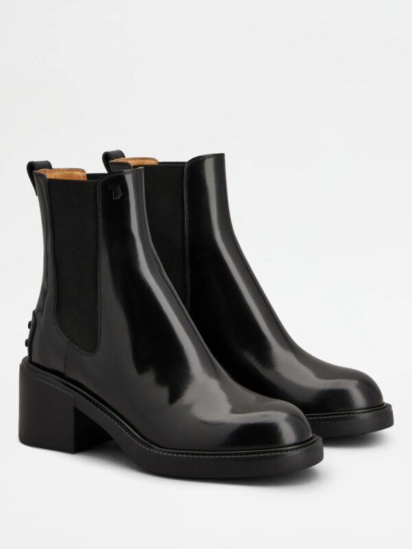 LOW HEEL ANKLE BOOTS